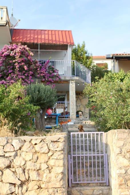 Small House At Seafront Тисно Экстерьер фото